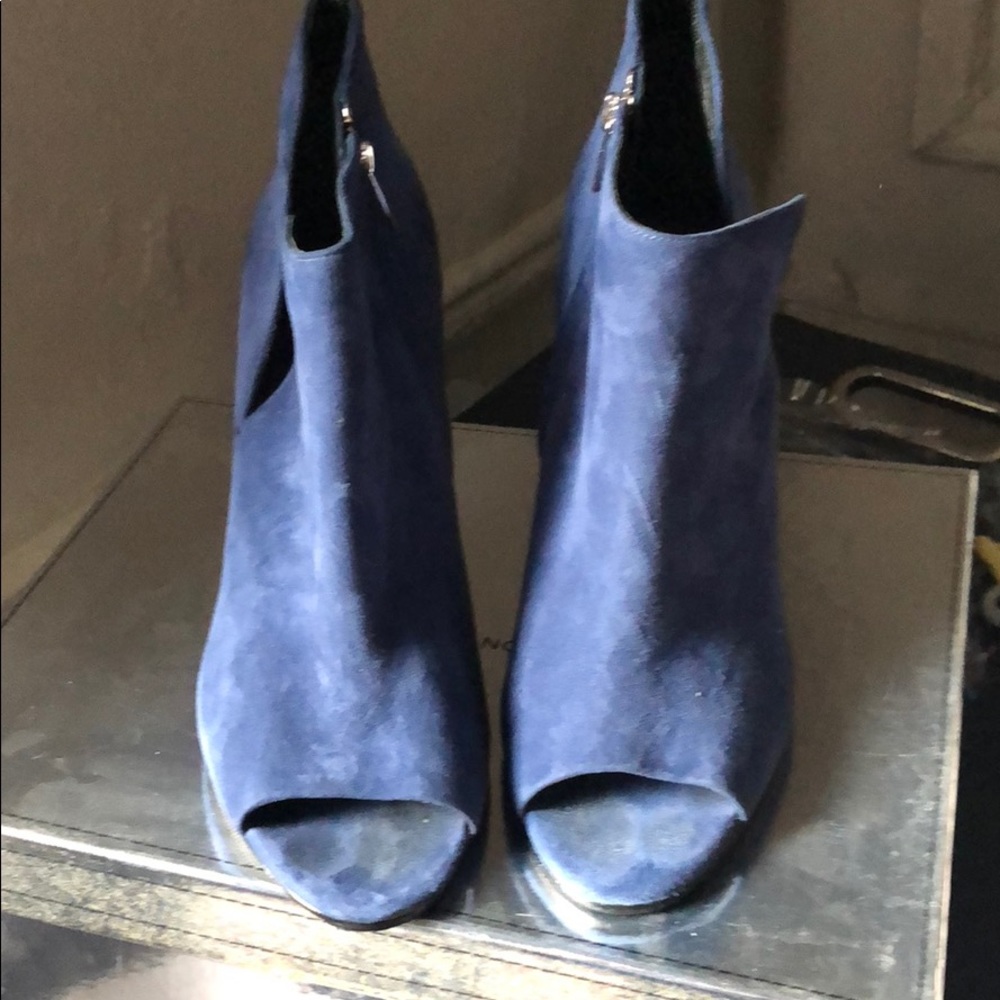 Shoes - Picture 2 of 4
